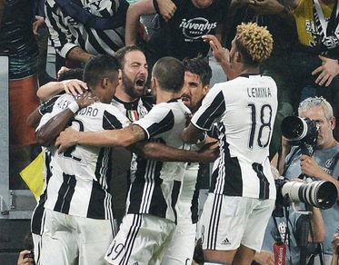 Juventus-Fiorentina 2-1: Higuain firma la prima vittoria bianconera