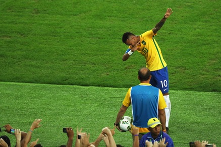 Brasile-Germania, Neymar segna e esulta alla Bolt