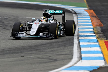 F1 Mercedes, a Monza nuova power unit per Hamilton