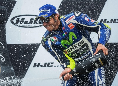 MotoGp: rimonta da urlo di Rossi, è festa sul podio!