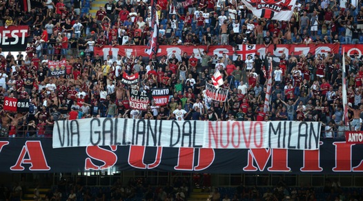 Milan, San Siro applaude Mihajlovic e la Curva Sud contesta Galliani
