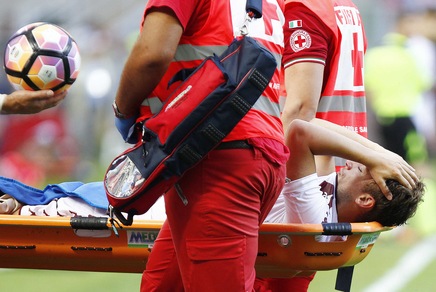 Torino, brutto infortunio per Ljajic: esce in barella