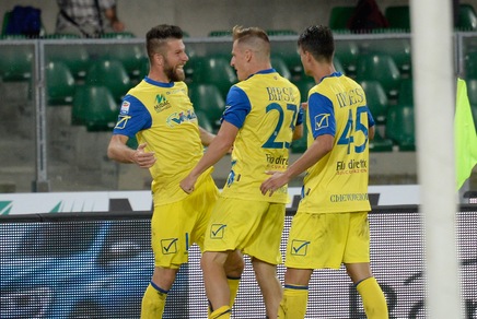 Risultati Serie A: Chievo-Inter 2-0, Bologna-Crotone 1-0, Genoa-Cagliari 3-1