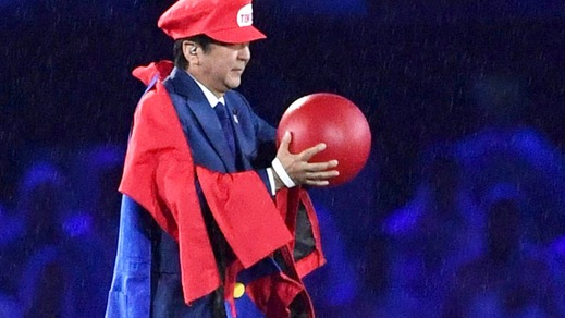 Olimpiadi, il primo ministro del Giappone come Super Mario