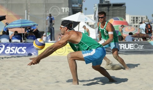 Beach Volley: Long Beach, Ranghieri-Caminati conquistano la semifinale
