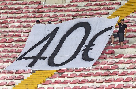 Napoli-Milan, la curva A protesta contro il caro biglietti: "40 euro"