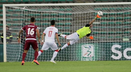 Serie B: clamorosa sconfitta del Bari, storica vittoria del Benevento