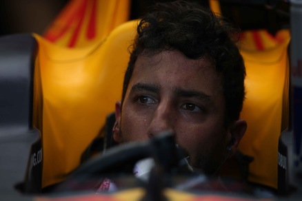 F1, Ricciardo: «Hamilton non ce la farà a rimontare»