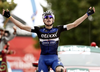 Vuelta, doppio colpo di De la Cruz: tappa e maglia