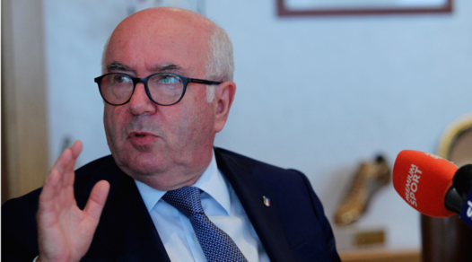 Tavecchio: «Lo scudetto è già della Juve? No, il pallone è rotondo»