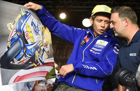 MotoGp, Rossi supporta i medici che operano in Africa