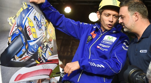 MotoGp, Rossi supporta i medici che operano in Africa