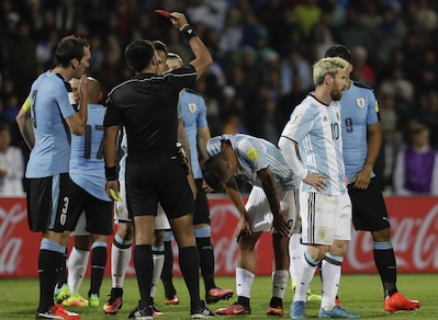 Argentina: Messi subito in gol, Dybala espulso e in lacrime