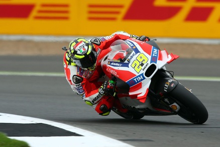 MotoGp Silverstone: a Iannone le seconde libere, Rossi 6°