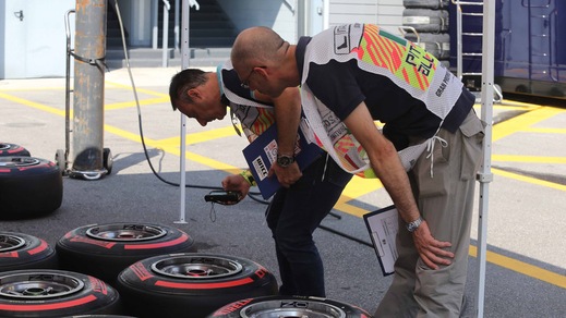 F1, Mercedes e Ferrari in pista per i test con le Pirelli 2017