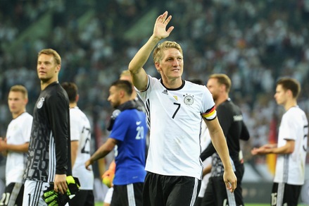 Calciomercato: «Il Psg a gennaio tenterà l'assalto a Touré e Schweinsteiger»