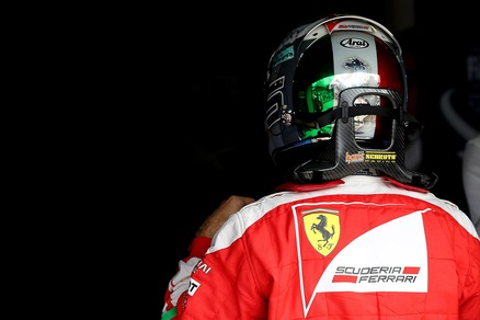 Formula1: Vettel e Rosberg, i caschi per non dimenticare le vittime del terremoto