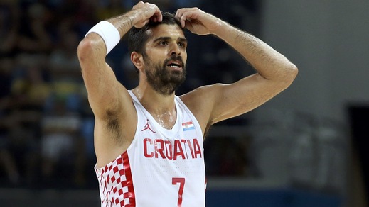 Simon stende il Tofas, Milano vince in rimonta