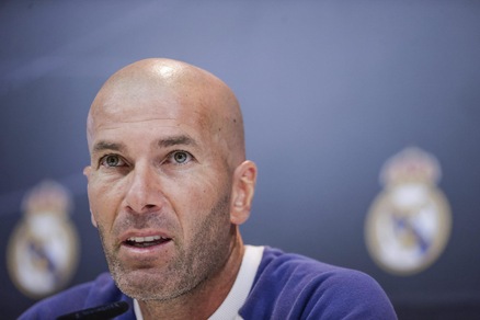 Zidane: «Blocco del mercato, scelta assurda»