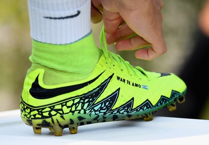 Inter, Icardi romantico: la dedica per Wanda sullo scarpino