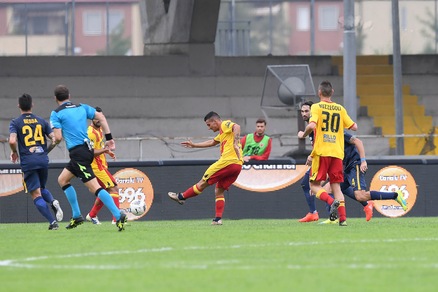 Serie B: Benevento-Verona 2-0; Vicenza-Bari 0-0; Frosinone-Latina 2-1