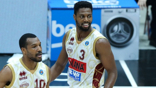 Basket, Ejim esalta Venezia, Milano regola Lubiana