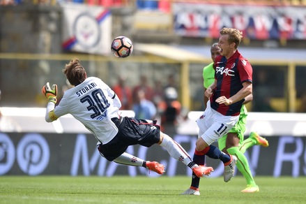 Bologna-Cagliari: Storari stende Krejci, rossoblù in dieci