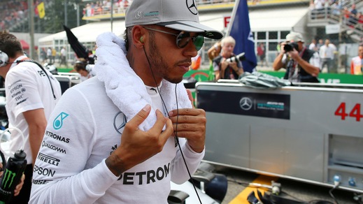 F1, Hamilton: «A Singapore attenzione alle Ferrari»