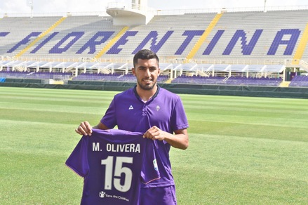 Fiorentina, Maxi Olivera in maglia viola: ecco la presentazione