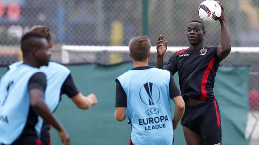 Balotelli, risate in allenamento con il Nizza