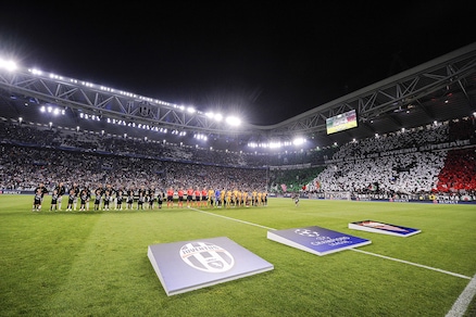 Juventus-Siviglia, lo Stadium si illumina per la Champions