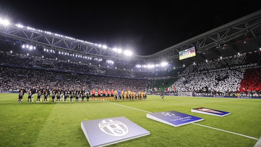 Juventus-Siviglia, lo Stadium si illumina per la Champions