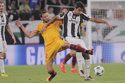 Champions League, Vazquez: «Dybala bravo ma anche il Siviglia ha fatto bene»