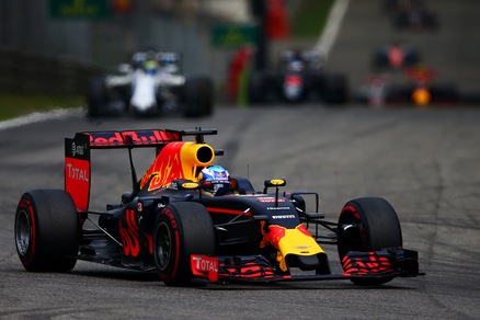 F1, a Singapore Red Bull meglio della Ferrari