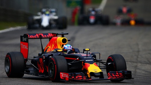 F1, a Singapore Red Bull meglio della Ferrari