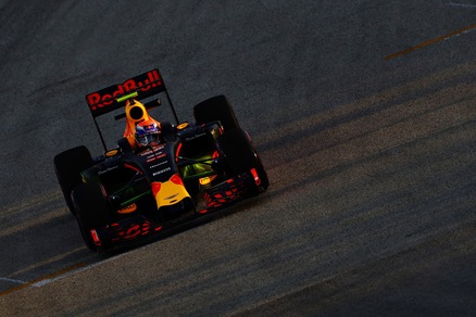 F1, Gp Singapore: Red Bull avanti nelle prime libere