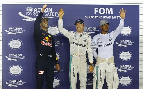 F1, Singapore: Rosberg davanti a tutti, Vettel parte ultimo