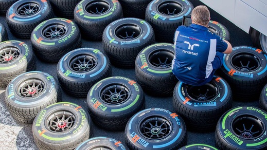 F1 Singapore, Pirelli: «Gara da due pit stop»