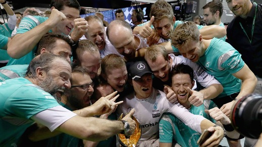 A Singapore è festa Rosberg. Ma che rimonta per Vettel!