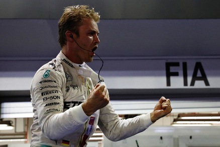 F1: Rosberg trionfa a Singapore, Hamilton vicino in quota