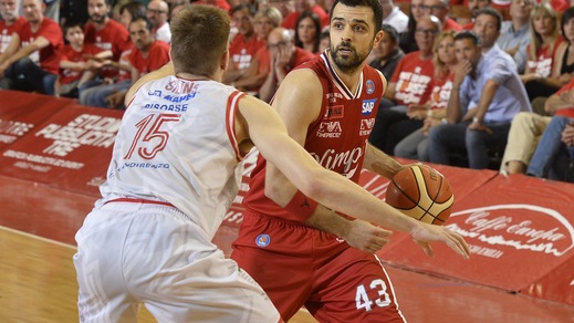 Basket, l'EA7 batte Cremona con super Simon