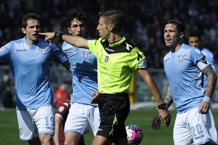 Serie A, ecco gli arbitri della 5ª giornata: Milan-Lazio a Massa, Genoa-Napoli a Damato