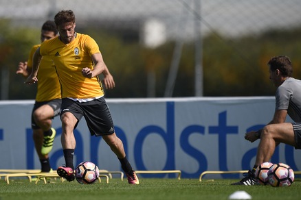 Juventus al lavoro dopo la sconfitta con l'Inter, torna anche Marchisio: le immagini