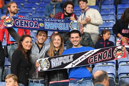 Genoa-Napoli, scene da gemellaggio