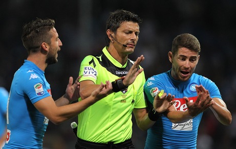 Moviola: Damato, la svista è doppia. Negati al Napoli due rigori