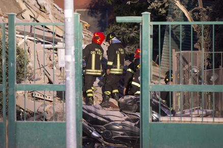Paura a Roma: crolla una palazzina a Ponte Milvio
