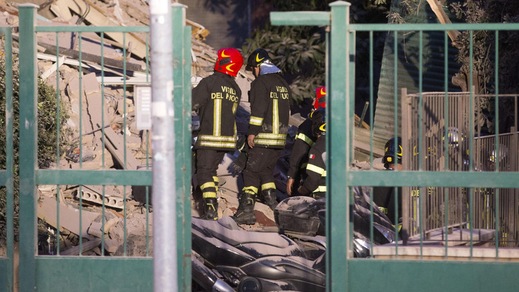 Paura a Roma: crolla una palazzina a Ponte Milvio