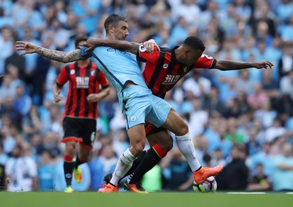 Calciomercato: «Il City pensa al rinnovo per Kolarov»