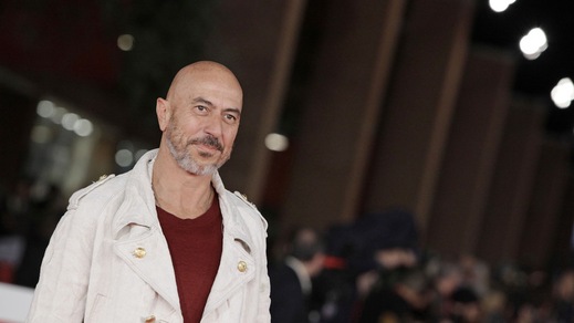 Il Teatro Eliseo apre con la solidarietà