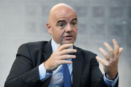 Fifa Infantino, lettera a Totti: «Sei un esempio per questo sport»